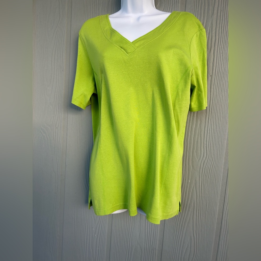 123*. SUZANNE'S Women's Lime Green V-Neck, Short Sleeves T-Shirt